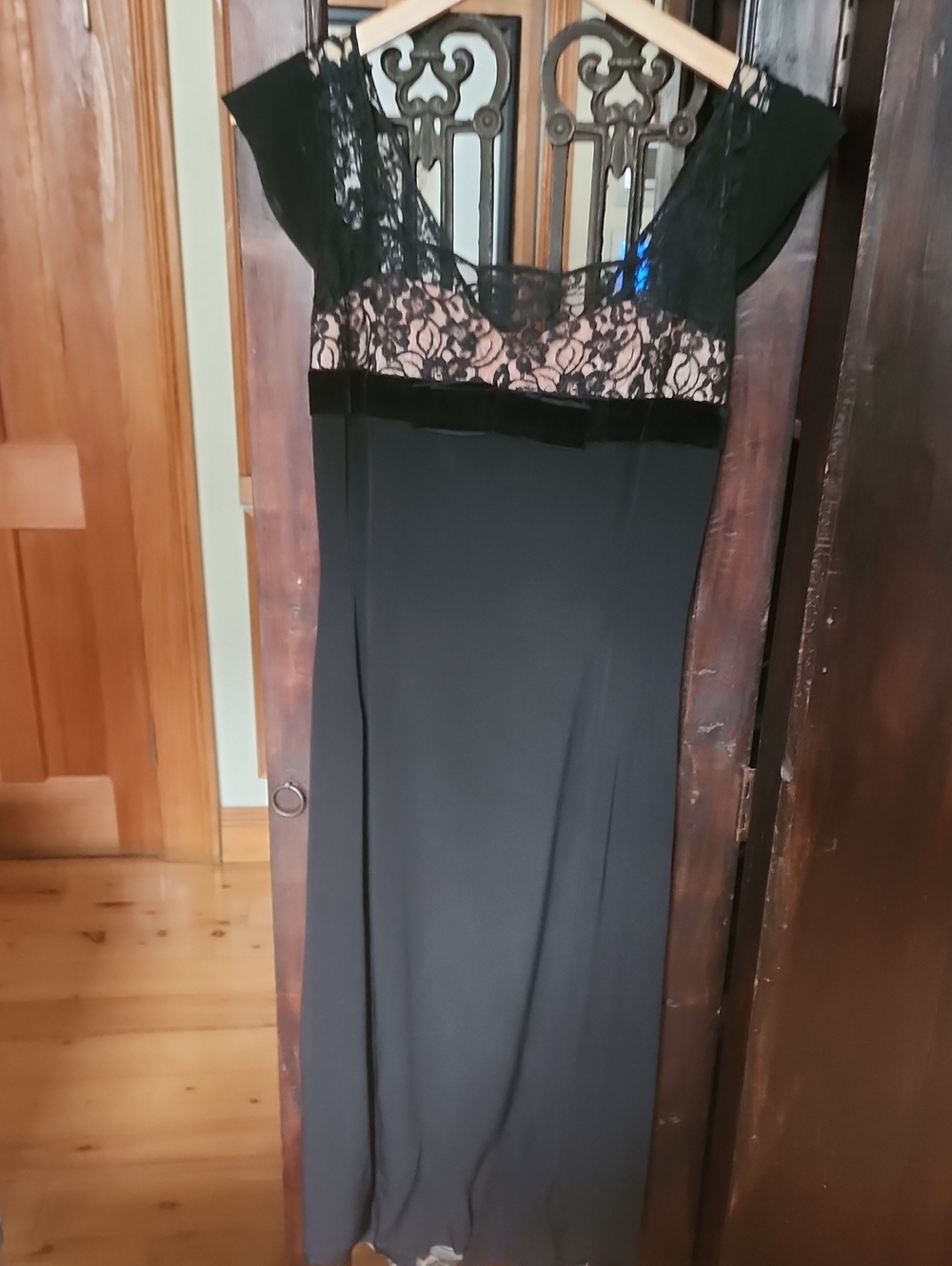 Vintage 1940s Black Lace-Trimmed Cocktaik Dress with Velvet Empire Waistband, 6